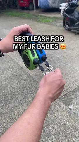 your fur babies deserve this retractable leash for their daily walks #fyp #dogsoftiktok #dogleash #petleash #retractableleash #furmom 