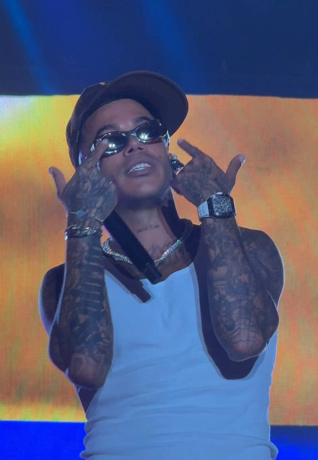 E ho cercato i tuoi occhi ❤️‍🩹 @Sfera Ebbasta #sferaebbasta #jbalvin #concertirap #rapitaliano #milano Sfera Ebbasta Neon Live