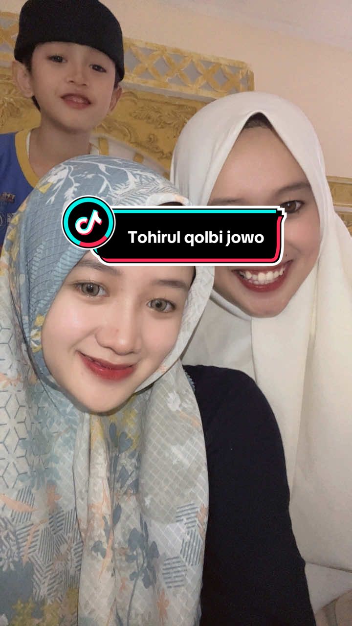 Tohirul qolbi versi@Umilaila 🤍  @ن♡  #masyaallahtabarakkallah #lewatberanda #santripondok #viralvideo #sholawat #fouryou #tohirulqolbynabiyundaqirullilah 