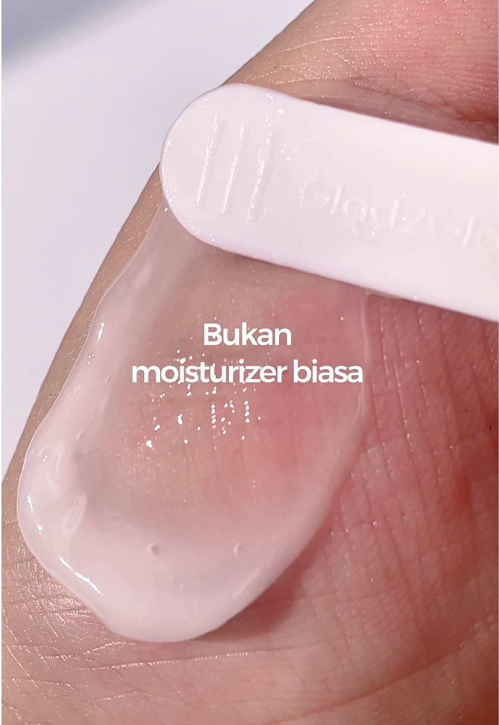 Moisturizer satu ini siap jadi solusi nomor satu buat kulit kusam GG 💖 #glad2glow #g2g 