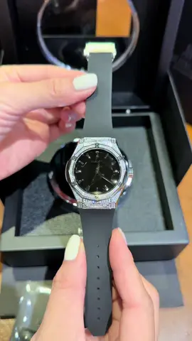 Long lanh, lấp lánh siêu sáng cho các anh trai thích nổi bật nha⌚️💎💎#nghiendongho #xuhuong #kimcuongmoissanite #uyendongho  #fyp 