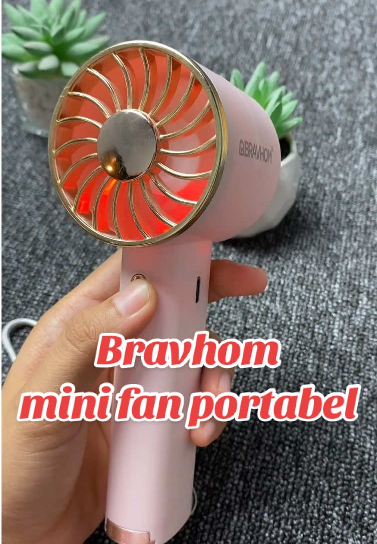 Membalas @Rani Dwitha kipas mini portabel dengan lampu wana warni dengan memiliki 3 level kecepatan dan harga murah #kipasangin #kipasportable #kipasportablemurah #minifan #minifanportable 