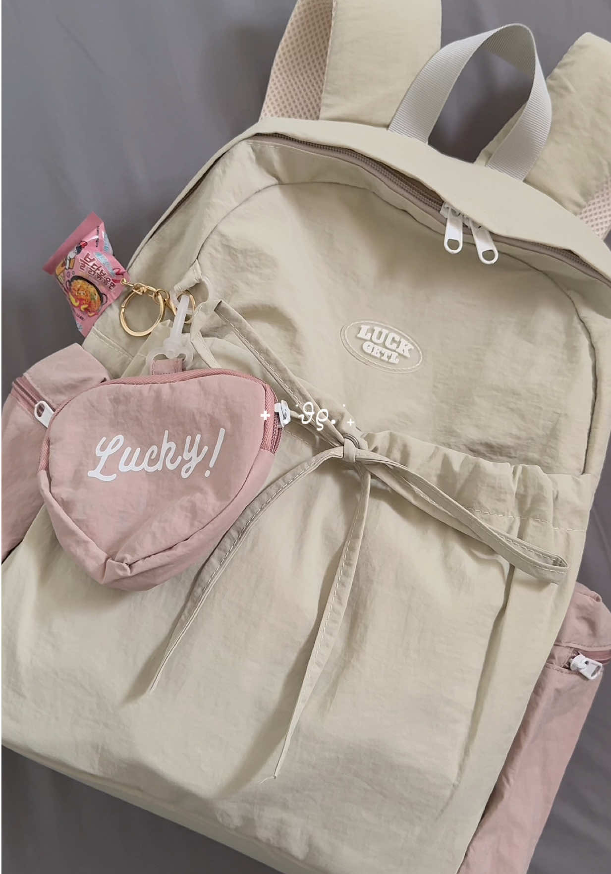 ahkKK 🥹 this lightweight & ofc durable backpack from Seagloca !! 💞 damiii compartments hihi #pinkbackpack #beigebackpack #seaglocabag #seaglocaph #backpackrecommendations #collegebag #bagforstudents #bagrecos #minimalistbackpack #coquetteaesthetic #coquettebag #largecapacitybackpack #travelbackpack #aestheticbackpack 
