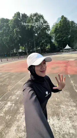 Every run before work = always bawa essentials yang bisa bantu aku tetap ready for the day ✨   Kadang nggak sempat cuci muka setelah lari pagi, but that’s why i always have JF Acne Cleansing Wet Wipes from @jftheskinspecialist in my bag! - Compact banget - Bisa bersihin minyak, debu & polusi - Praktis banget dipake sebelum lanjut kerja   Dari lari ➡️ ke kantor, kulit tetap bersih dan fresh 🌤️ #JFriends #JfreeBerekspresi #JFAntiAcne #fyp #runtok #Running #acnefighter #recommendations 