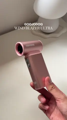 Newest turbo fan — wind blazer ultra from @goojodoq.ph 💖 Pink girlie approved 🎀 Disclaimer: price may vary after promotion ends #goojodoq #goojodoqturbofan #goojodoqfan #goojodoqultrahighspeedfan #turbofan #highspeedfan #minifan #portablefan 