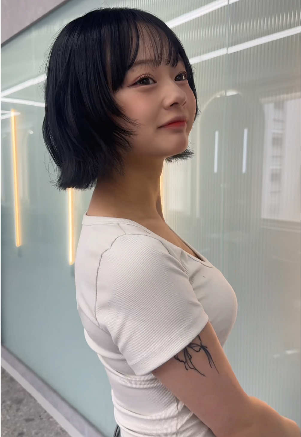 ハニちゃんカット🤍 ボブ ×レイヤーが可愛すぎる🪽 ご予約はホットペッパー、インスタにてお待ちしております💞 #博多美容室 #福岡美容室 #大名美容室 #天神美容室 #韓国ヘア #ボブ #ボブレイヤー #ハニ #newjeans #ブルーブラック 