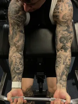 PREACHER CURLS | #bodybuilding #curlspecialist #preachercurls #bicep #realismtattoo #blackandgreytattoo #tattooideas #tattooinspo #tattooinspo #tattootiktok #tattootok #fyp #fypシ #fypage 