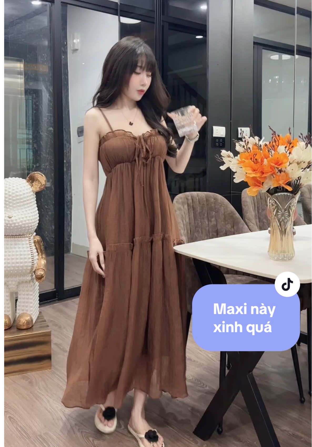 Con váy này xinh quá mấy bà ơi , diện lên n cứ bồng bềnh thơ thơ làm sao á , đẹp thật sự nhaaa #thoitrangnu #xuhuong #thinhhanh #váy #vayxinh #đầm #đầm_xinh #maxi #vaymaxi #vay2day #vaydep #vayhottrend #vaydibien #dibienmacgi #shopping #damhottrend 