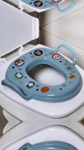 Dê uma olhada em Assento Sanitário Redutor Infantil Com Alça Oval Segurança Vaso Sanitário Criança Estampas Diversas por R$29,63 - R$31,19. Compre na Shopee agora!                 ID - AHG-UTR-QRM #infantil #maternidade #Assento #assentoinfantil 