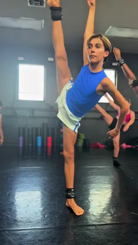 It’s always an incredible time with the weekend crew Whether you’re training in person or on Zoom, your dedication never goes unnoticed. Here’s Tristan showcasing one of our progressive BodyTech techniques after an intense 2-hour session 💪🔥 The growth, strength, and flexibility I’ve seen from you all is phenomenal every week you show up, and it shows in your progress. Consistency is everything, and the results speak for themselves. Proud of every dancer pushing limits and leveling up. Let’s keep evolving 💥