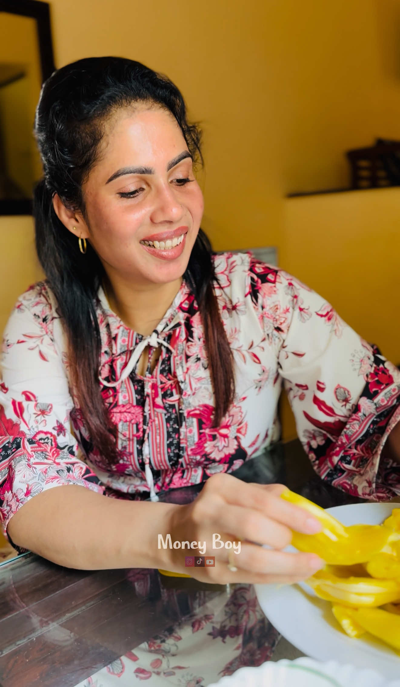 අම්මායි මමයි යාලුවෝ වගේ ඉන්නේ.✨ඔයායි ඔයාගේ අම්මාත් එම නෙද?😚🩷💕 #moneyboyy__ #shehankumara #fyp #viral 