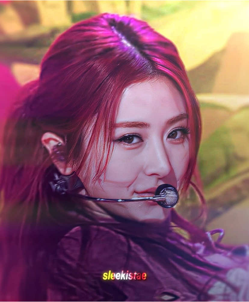 (3/5) redjin, bluejin, i swim, you swim! enjoy this ver 😋 [sp: @chaecentre | cc: @leryun moonlight] tags: #yunjin #huhyunjin #lesserafim #fearnot #aftereffects yunjin edit 
