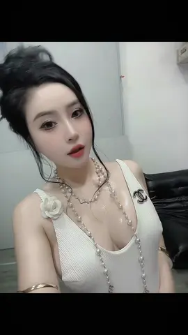 Ngắm chị đi mấy cưng :))rủi đừng có ghéc chị nữa nhoa,yêu nhắm á 🤭🤣