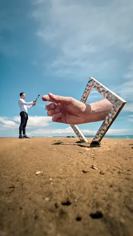 Dimensional Portal ✨ shot on the vivo V50 @vivo_global AD To create this photo trick, we used the high-quality wide-angle lens of the vivo V50, a picture frame, and took two photos: one with the hand in the frame and one without. Then we stacked the photos on top of each other and merged them using an editing app. 🪄 #creativephotography #artistatiktok #photoideas 