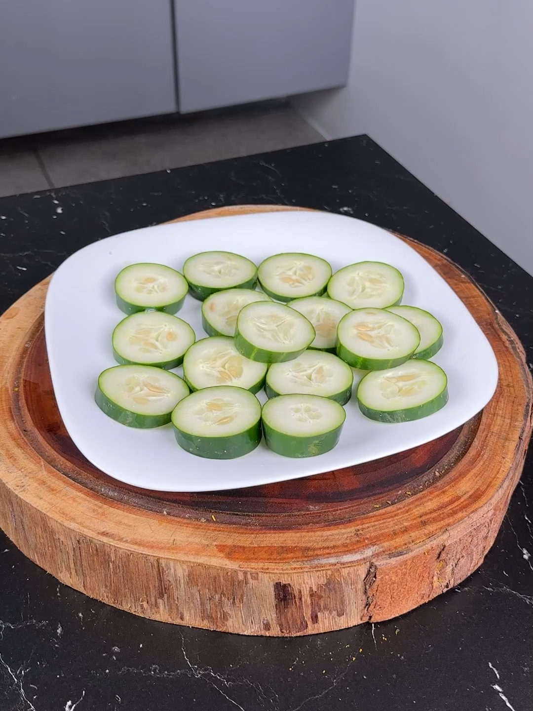 Mische Zitrone mit Gurke und sieh, was passiert!#fyp #tiktokgermany #tipps #tippsundtricks #reinigung #badezimmer