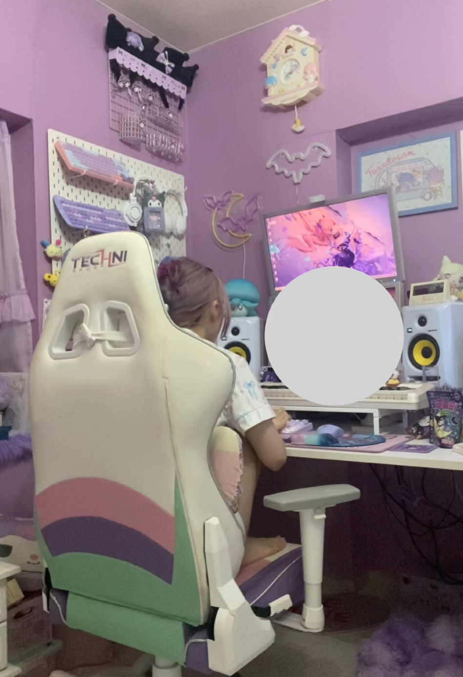 家で仕事した日📝 フリーランスなので溜めすぎた事務作業と新しい音楽関連の仕事を手つけておりました 自分自身の事務作業が一番苦手なのでがんばります… そろそろお休みも終わって家でも外でも仕事をしていくスケジュールなので早く体内時計をなんとかしないとやばい 眠剤飲んでも3時間とかで起きちゃったり、逆に半日以上ねちゃったり、どうしたらいいんだろうなあ #Vlog #躁うつ #引きこもり #GenshinImpact #HonkaiStarRail #zenlesszonezero #hoyocreators #fyp 