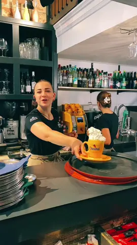 “De slagroom is ondertussen op”🍦 #hardwerken #horeca #working #foryouu #Summer #slagroom #laugh #cafe #njoy #work #cafe  #horecatok 