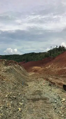 🙌🏻  #minehaulingroad #haulingnikel #sinarterangmandiri #sampalaproject #sampala #tambangnikelmorowali #fyp #surveytambang #sulawesitengah 