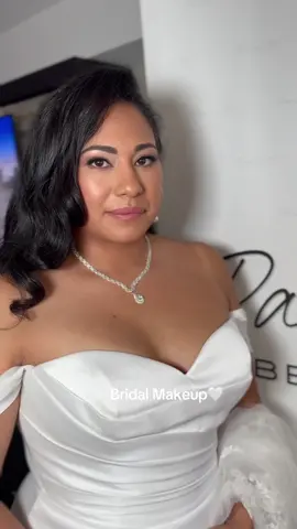 My Latina bride Jasmine, typically doesn’t wear too much makeup but still wanted a soft glam for big day🤍#bridalmakeup #kitchenermua #kwmua #kwmakeupartist #paulasbeautybar 