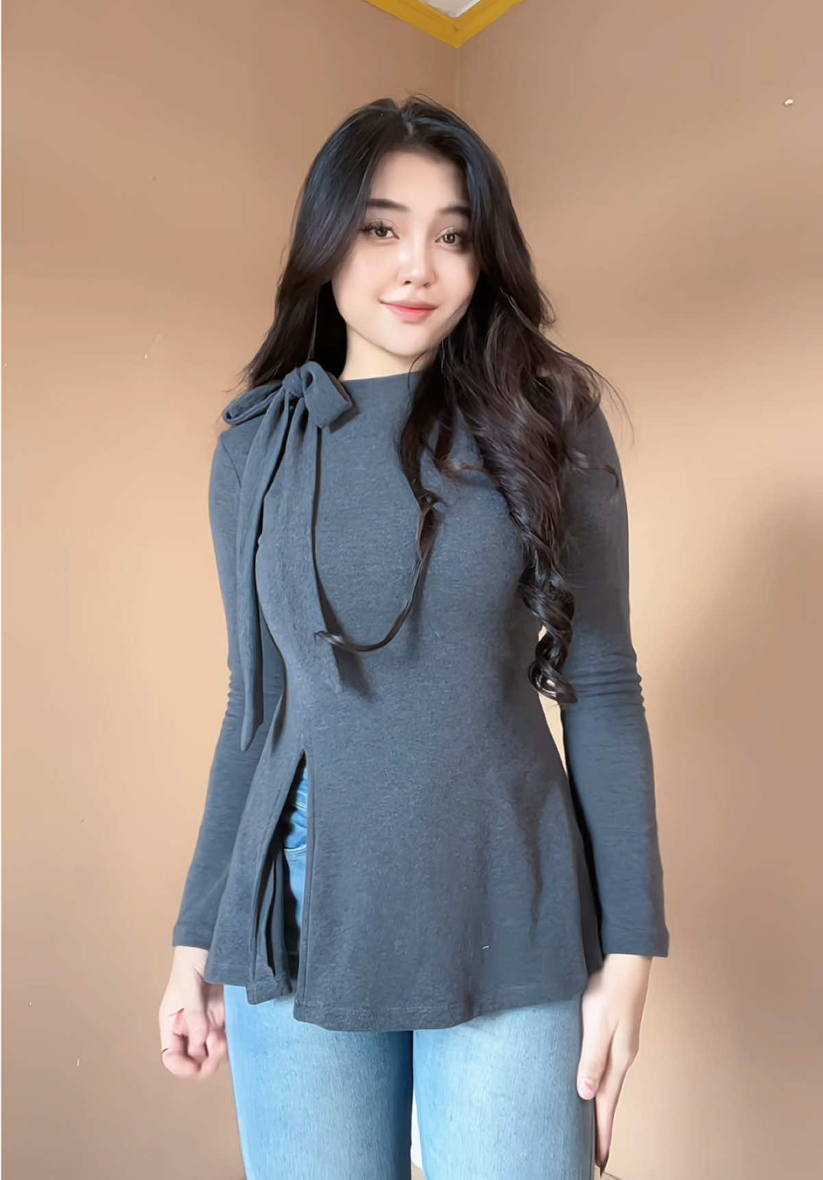 BB 58 pake size S 🤭 ternyata masi bisa FYI LD aku 90 ya 🩶 memang se stretchy itu bahannya , nyaman dan lembut bgt #outfitideas #OOTD #hanafashion #atasan #belilokal 