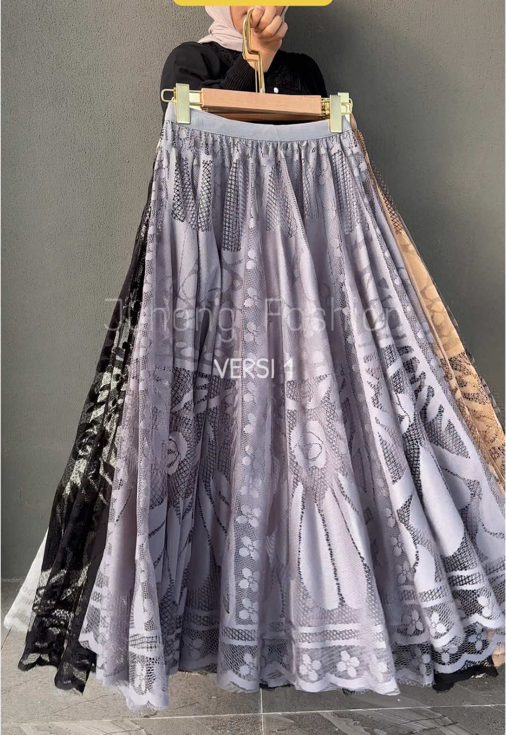 Foto Asli  QUEEN - ROK BRUKAT PANJANG PREMIUM IMPORT . Bahan : Brukat Import Premium + Furing Satin *2 lapis (brukat+furing) *Furing panjang DETAIL UKURAN VERSI PANJANG : Panjang : 90 cm Lingkar Pinggang : 60-105 cm Warna : Black, Cream, White, Mint, Peach, Purple, Grey, Chocomilk, Brown, Milo, Dark Brown, Navy VERSI 82 CM : Panjang 82 cm Lingkar Pinggang 60-100 cm Furing Velvet Panjang . Menerima Dropshipper/Resseller  . #roktutu #roktutudewasa #roktutuimport #roktutumurah #roktutupanjang #roktutubangkok #roktutucantik #roktutudewasamurah #roktutuwanita #roktutulilac #roktile #roktulleimport #roktulle #roktilemurah #roktiledewasa #rokpanjang #rokimport #rokimportmurah #rokimportbangkok #jualroktutu #jualroktutumurah #jualroktutudewasa #jualroktutudewasamurah #rokbrukatimport #roktutubrukat #rokbrukat #roktutupolos #rokwanita #jualroktutuimport #rokbrukatpanjang 
