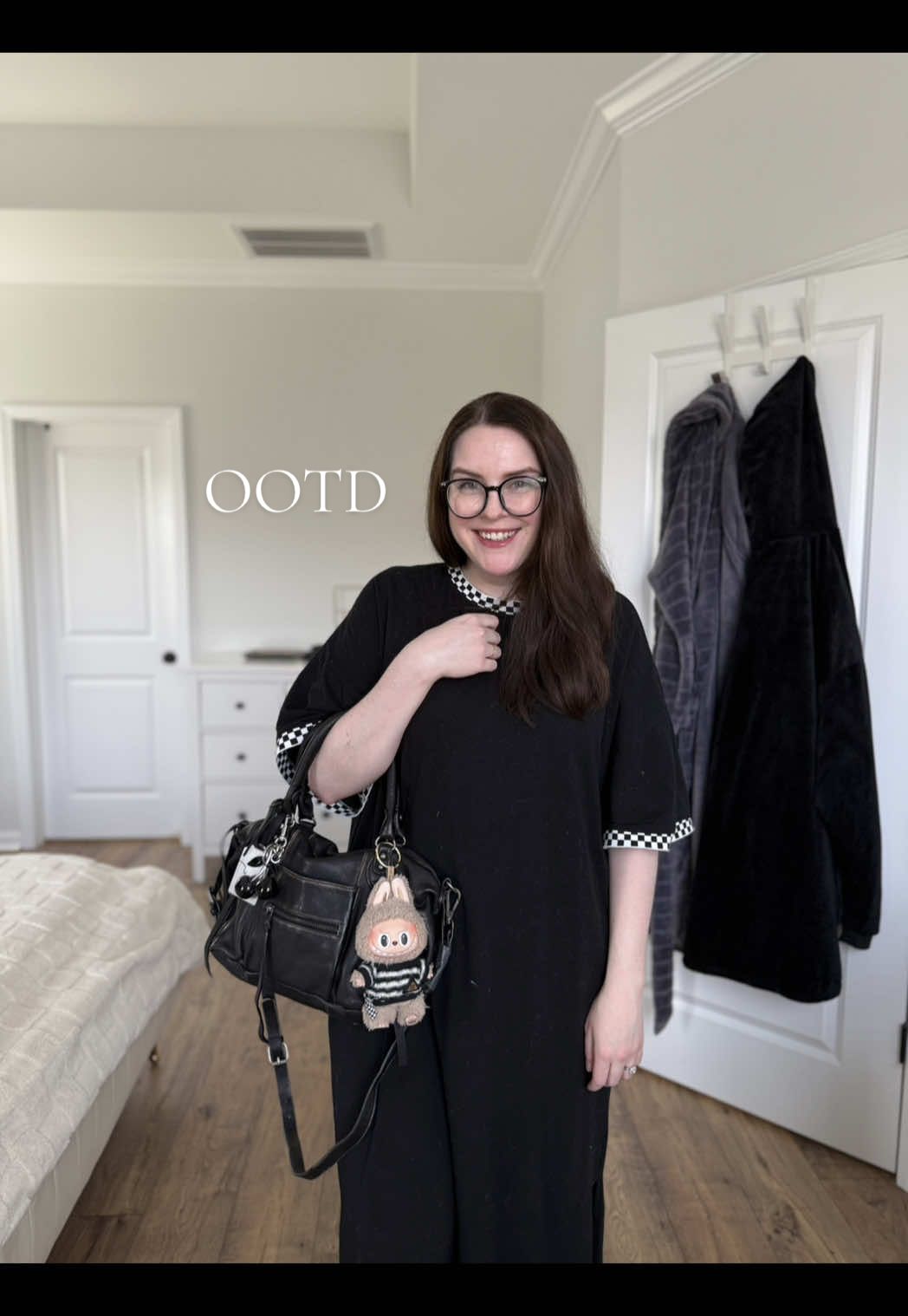 I filmed this yesterday after my new bag came in but it’s what I wore to a candle making class after work with colleagues/friends 🕯️ #OOTD #midsizefashion #casualoutfits #handbagtiktok #freepeoplebabyemerson #freepeopleemersontote #viraltotebag #viralbag #dressedinlala #labubu #fyp 