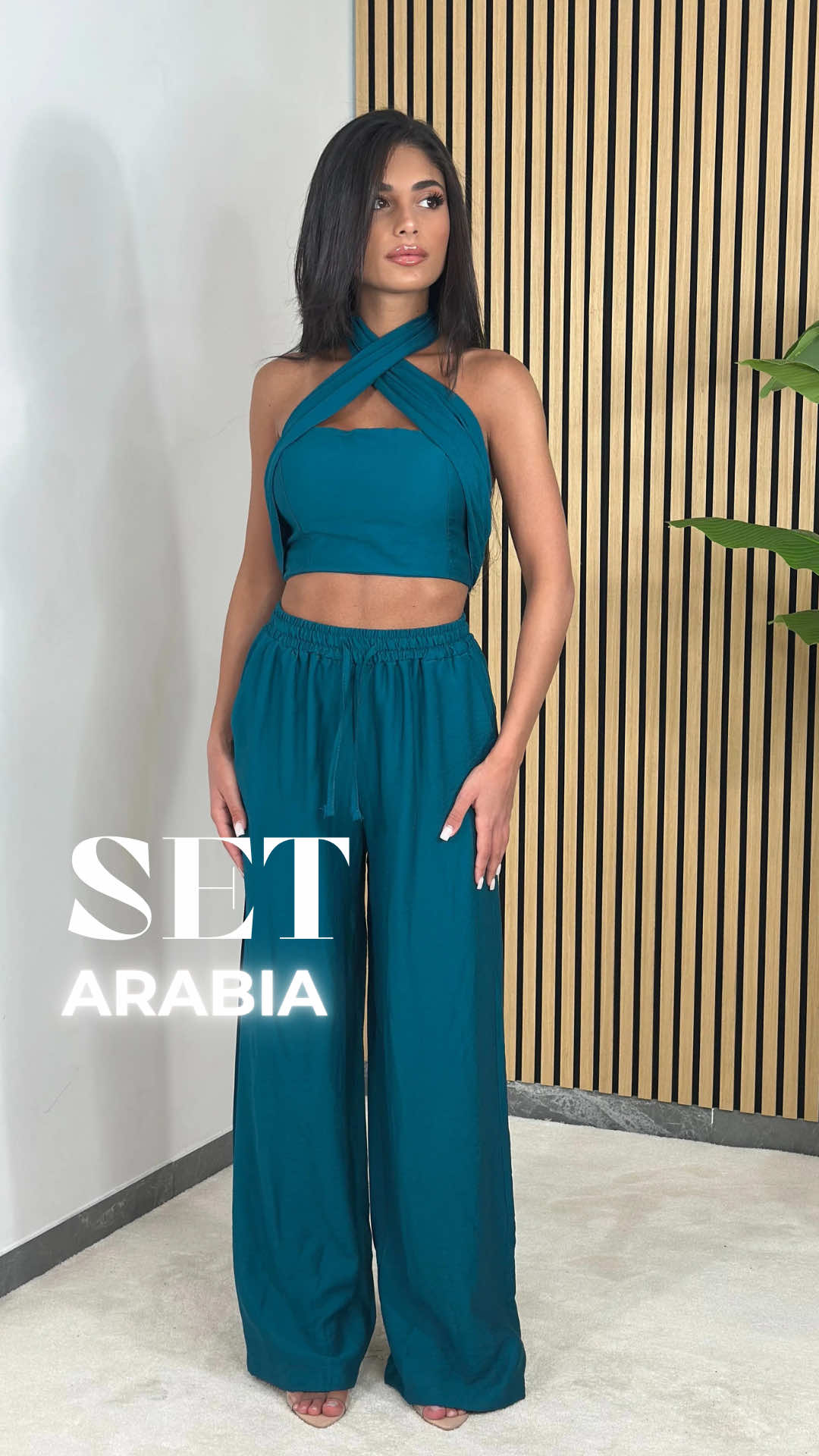 ✨SET ARABIA✨ Pantalone morbido e top con fascia e coppetta preformata, in più essendo in viscosa è super fresco!😍 Disponibile anche in altri colori, corri a scoprirli tutti🌈 #noeilacollection #abbigliamentodonna #shoppingonline #coordinato #inspooutfit
