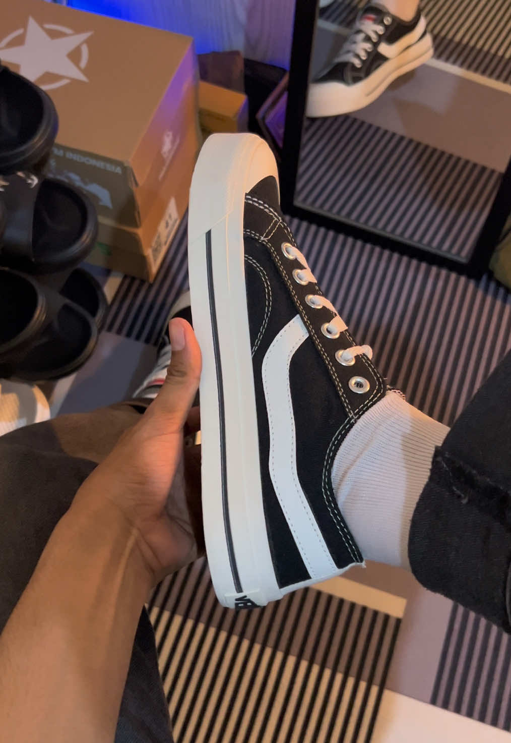 Bagian 12 | Sneakers kece buat sekolah🤩🫵🏻 #outfitideas #sepatusneakers #sepatulokal #ventela #kece 