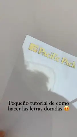 Ya conocías esta forma fácil y económica de tener las letras foil? ✨  Ya aplicaste la técnica en algún otro material? #resina #papeleriacreativa #emprender #impresiones #encuadernación #papeleria #encapsulado 