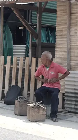 Ya allah kake😭ya Ng sabar ya kek,dagangan belum laku sama sekali,sampe sampe pegangin perut karena menahan lapar😭😭 #fyp #viralvideo #viral #fypシ #vidioviral #viraltiktok #donasionline #sedekah #fyppppppppppppppppppppppp 