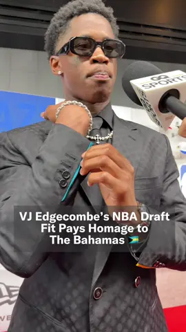 The details of #VJEdgecombe’s #NBADraft suit are all about paying homage to his Bahamian roots. 🇧🇸