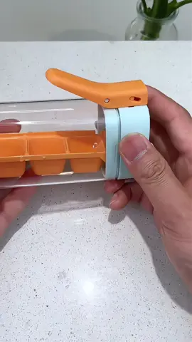 ❄️🧊 Ice Made Easy & Mess-Free! Chill your drinks in style with this Household Ice Cube Mold with Storage Box! Made from food-grade materials, it lets you press, release, and store ice cubes effortlessly — perfect for summer drinks, cocktails, and more. 🍹✨ 🛒 Stay cool — get yours today! 🔗 Link in bioo!! #icecubemaker #kitchengadget #staycool #summeressential #homebartools #buynow #amazon #amazonfinds #losangeles 