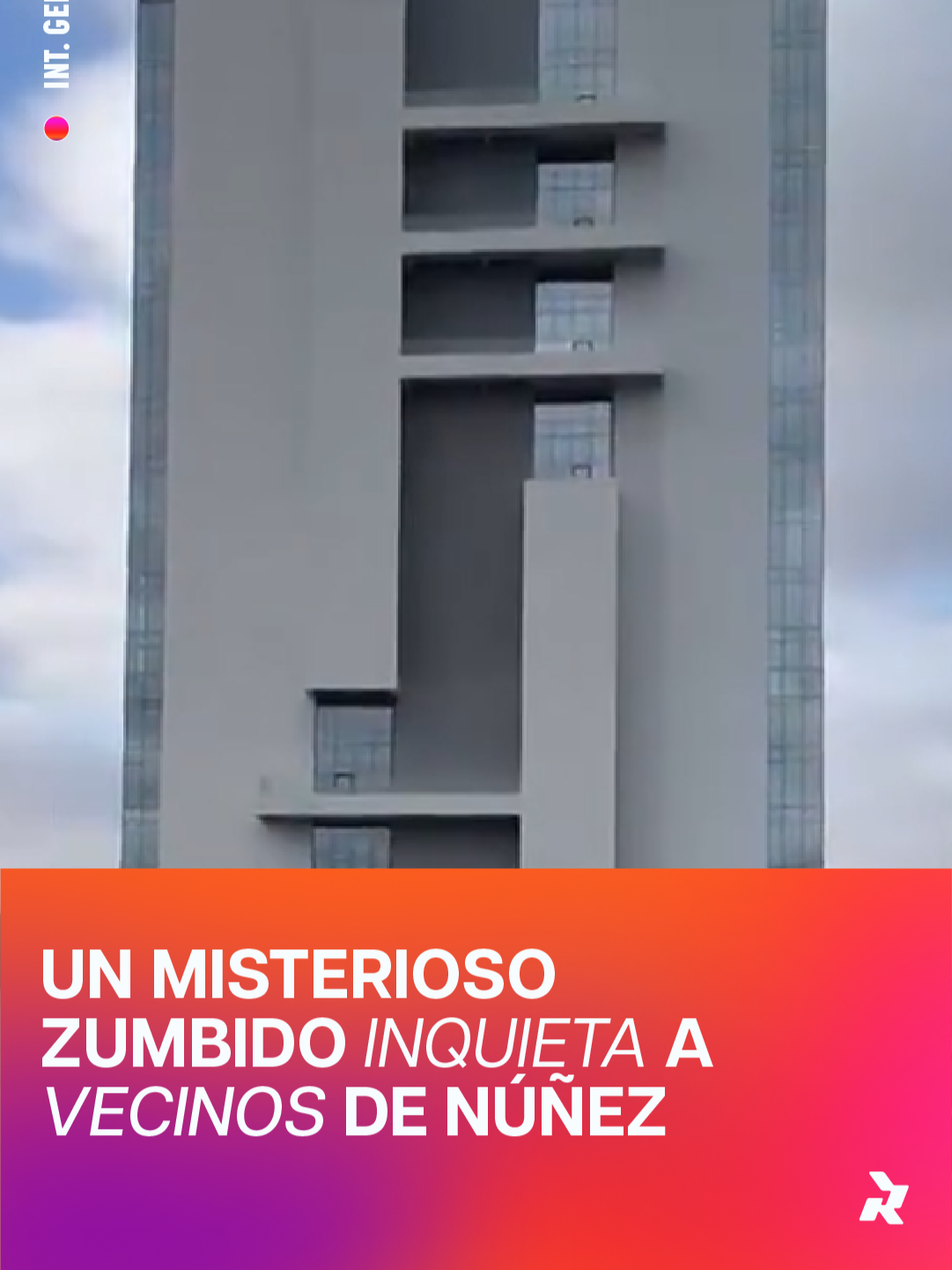 VECINOS DE NÚÑEZ DENUNCIAN SILBIDO DE EDIFICIOS Habitantes del barrio porteño de Núñez alertan sobre un extraño sonido agudo, parecido a un silbido, provocado por las corrientes de viento que pasan por los edificios nuevos construidos en la zona. Su intensidad a veces activa la alarma de los autos. 📼vía A24 ⚫ Noticias reales en videos cortos 👉🏽 rollin.news #Nuñez #Silbido #Torres
