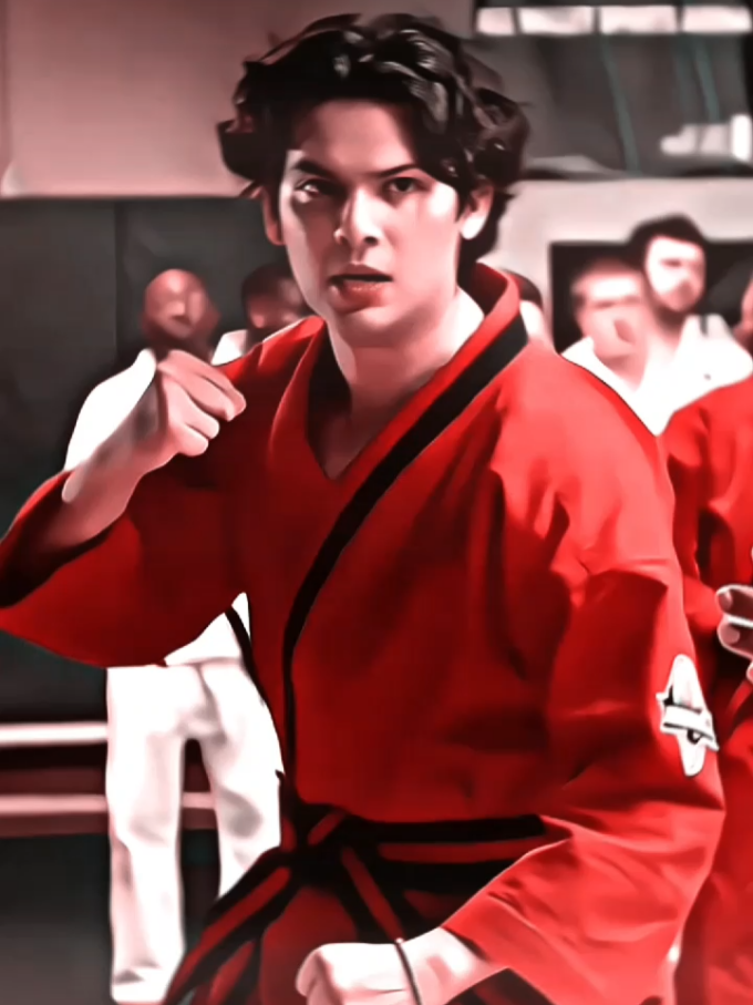 Miguel vs Hawk S4 - Cobra Kai Edit | 6YNTHMANE - MANDA LINA | #cobrakai #cobrakaichop 