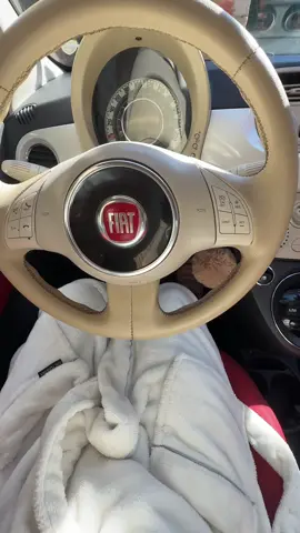 Me contem como vcs fazem! #fiat500 #mulhernovolante #transito #fiat500lovers #cinquecento #dirijasecomigo #carrodegarota 