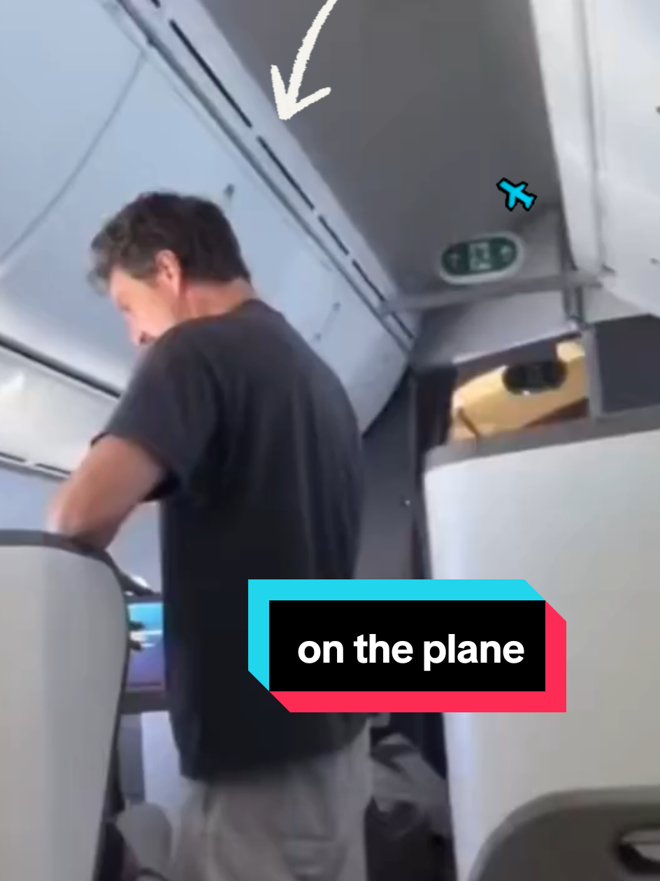 Story is in the video.  A girl was in the same flight as pedro and she said that coco and his manager didn’t let her approach him because he lost his wallet and they were in an emergency 😭 not my video #pedropascal #pascalispunk #mrfantastic #sexiestmanalive #pedropascaledit #onaairplane #notmyvideo 