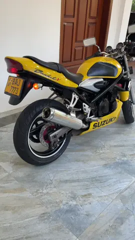 sadha kumari 😌❤️ #bike #bikelover #highcapacity #virel #foryou #foryoupage #yellow #bandit250v 