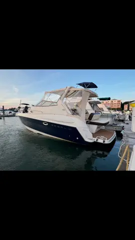 RENT MY BOAT PARTY ON THE OCEAN BRING YOUR FRIENDS FOOD DRINKS AND PLAY YOUR MUSIC AND LETS HAVE SOME FUN ! #boatrental #boston #seaportboston 