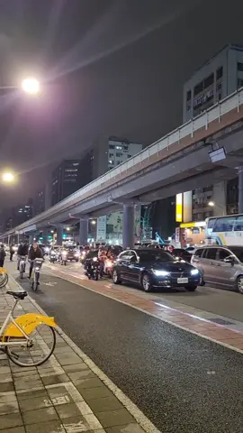 Giữa chốn đông người một mình tôi lẻ loi #daibac #nguuoivietnamtaidailoan🇻🇳🇹🇼 