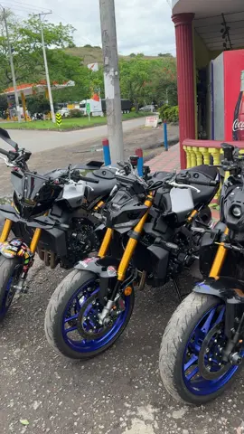 Puros cohetes 🚀🔥 #gsxs750 #mt09sp #mt09 #z900 #ducati #bmwmotorsport #z1000 #cb1000r #motosaltocilindraje #fyp #viralvideo #paratiiiiiiiiiiiiiiiiiiiiiiiiiiiiiii #motos #