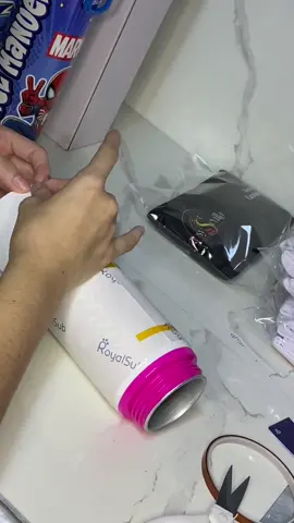 Sublimación de termo #sublimacion_personalizada #sublimacion #sublimar #diseñospersonalizados #perdonaliza #termos #hellokitty #emprendimiento 