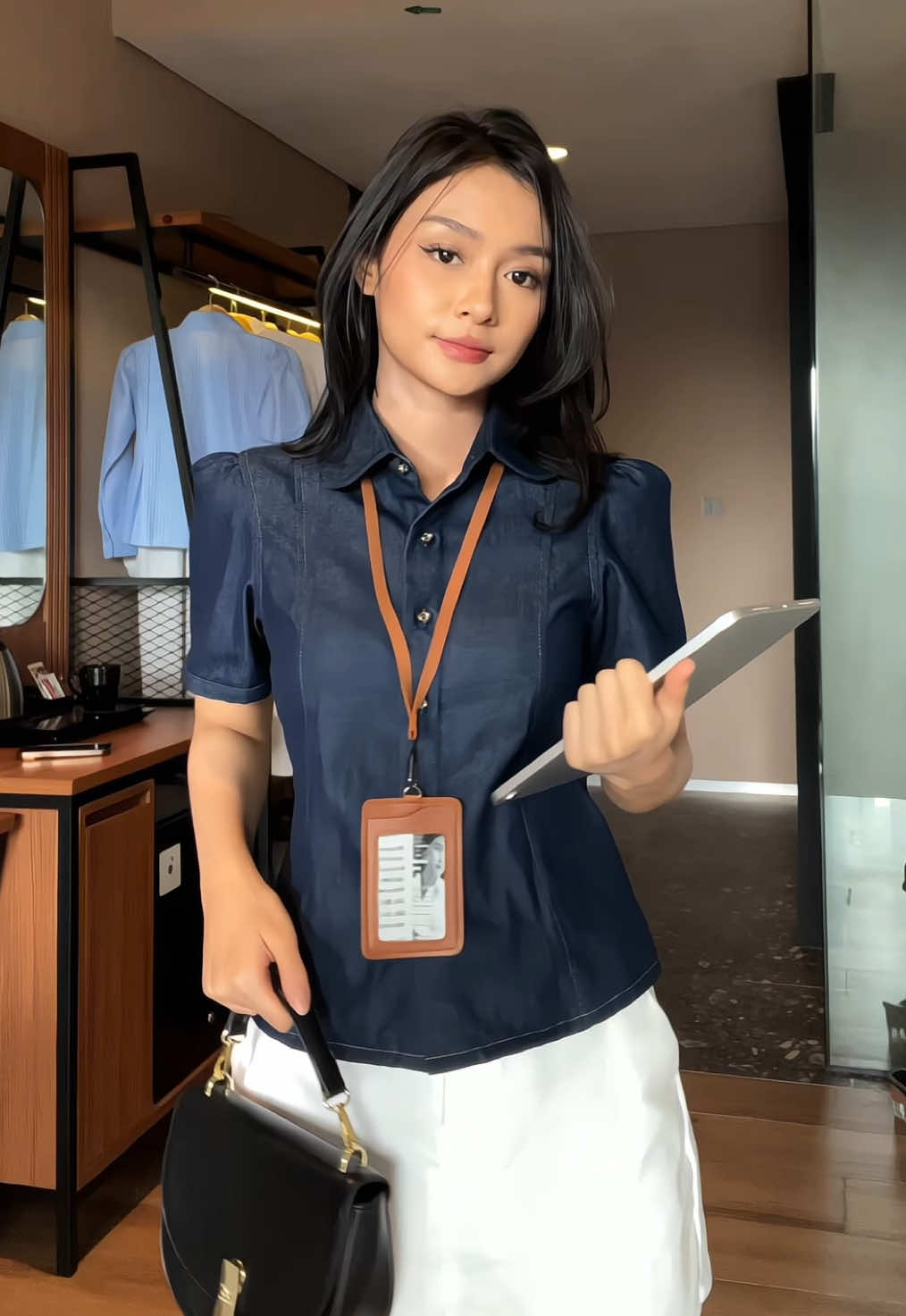 Desain bajunya lucu banget 🥹 #jaketdenim #fittedshirt 
