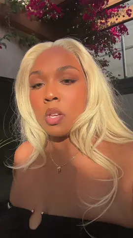 I just love @Therealbunnab 🤭 #bunnasumma #lizzosummer 