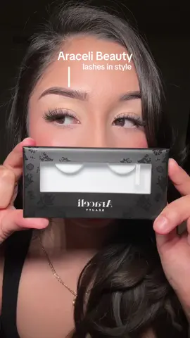 If you’re a more simple gal, get these lashes 😍🖤 @Araceli Beauty #lashes #striplashes #aracelibeauty #rosarito #makeup #grwm #MakeupRoutine 