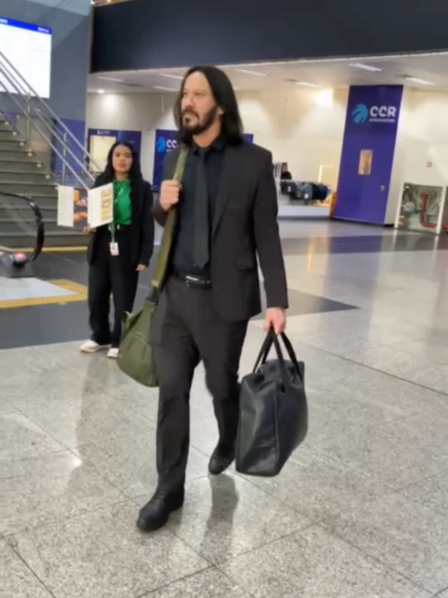 John Wick visto no aeroporto de SP Brasil. #johnwick  #keanureeves #marcosjeeves  #SP  contato assessoria: mjvassessoria@gmail.com  assessora:  @Jacqueline Kyan 
