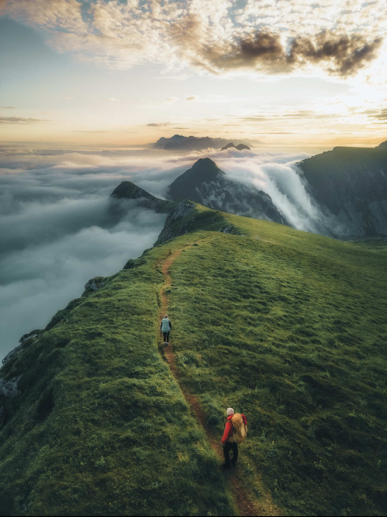 Some places don’t feel real … they just feel like a dream you never want to wake up from 🤩… | 📍Lofoten Islands / Norway 🇳🇴 | 📷 more stunning views @giuliogroebert  | #lofoten #view #mountains #hike #travel #nature 