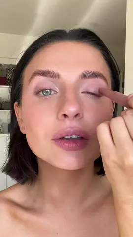 Too easy 👏😍 shade bare with me!!! #restock #tiktokshoprestock #ttslevelup #tiktokshopcreatorpicks #dealsforyoudays #tiktokshopsummersale #tiktokshopnewarrivals #colourpop #colourpopcosmetics  #colourpopeyeshadow #easyeyeshadow #easyeyeshadowtutorials #eyeshadow #eyeshadowtutorial #eyeshadowsticks #creameyeshadow 