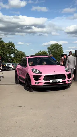 Arrive to prom in style 💅🏼🎀💕🌸✨