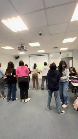 Desde la neuropsicología, moverse al ritmo también es entrenar el cerebro 🧠🎶 ¡Súmate a esta propuesta de bienestar universitario con ciencia y diversión! #justdance #dinamica #neuropsicologia #cerebro #alumnos #utplimanorte #AprendeEnTikTok 