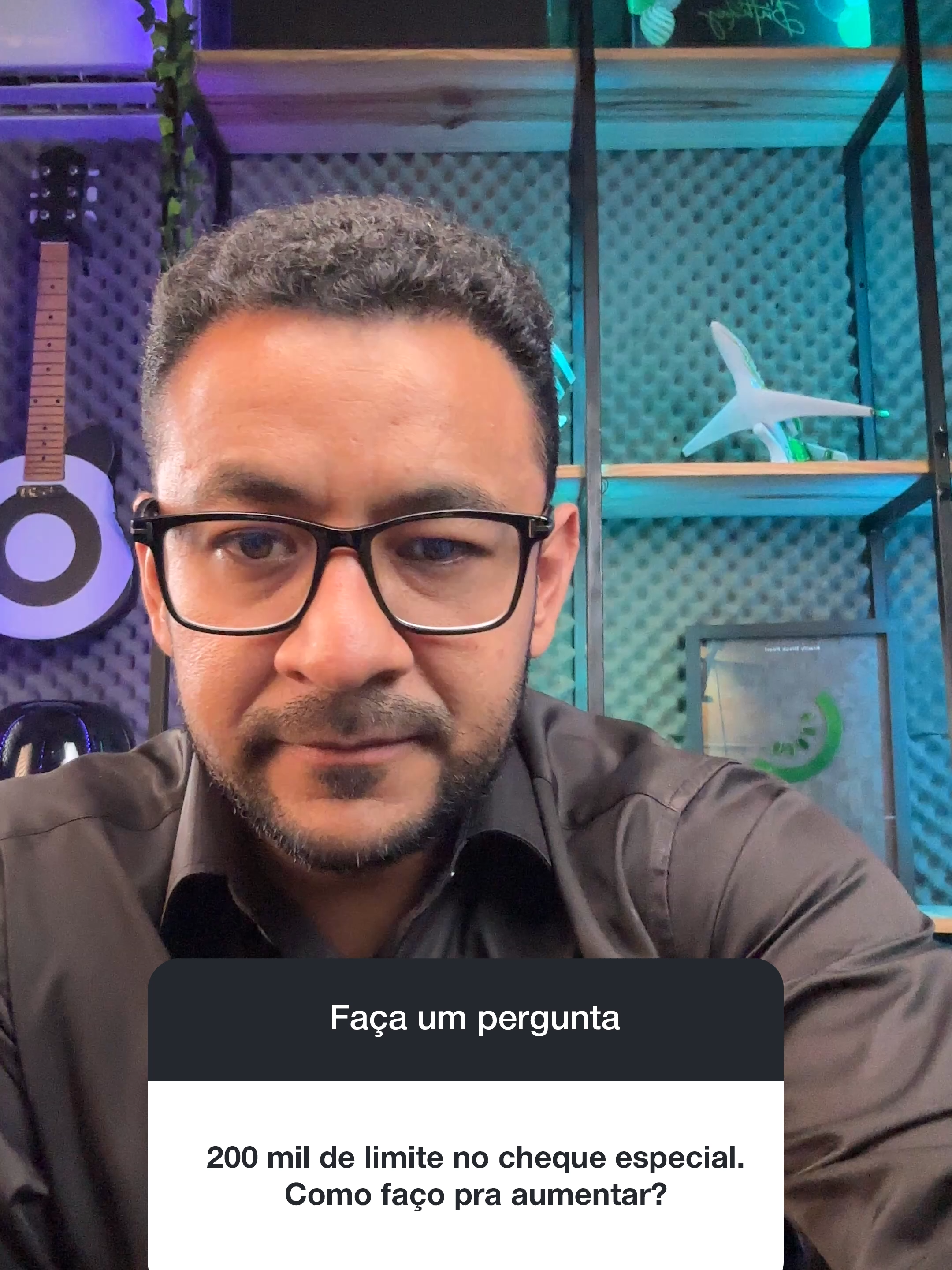🚨 Você usa cheque especial na sua empresa? Cuidado: isso pode estar destruindo o seu rating bancário sem você perceber! Muitos empresários acham que aumentar o limite do cheque especial é vantagem… mas na verdade, quanto maior o limite, pior pode ser sua reputação com o banco 😳 💸 Usar mais de 50% do cheque especial sinaliza desespero financeiro para o banco – e isso impacta direto nas taxas de juros e na sua capacidade de conseguir crédito barato. No vídeo, eu explico por que o cheque especial é o produto mais caro do banco e como você pode ajustar isso agora mesmo para não ser prejudicado. ⚠️ Manda esse vídeo pro seu amigo que vive no vermelho na conta PJ. #contapj #empreendedorismo #empresario